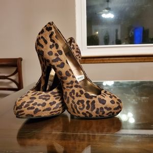 Like New  Faux Leopard Fur Heels  Size 9½